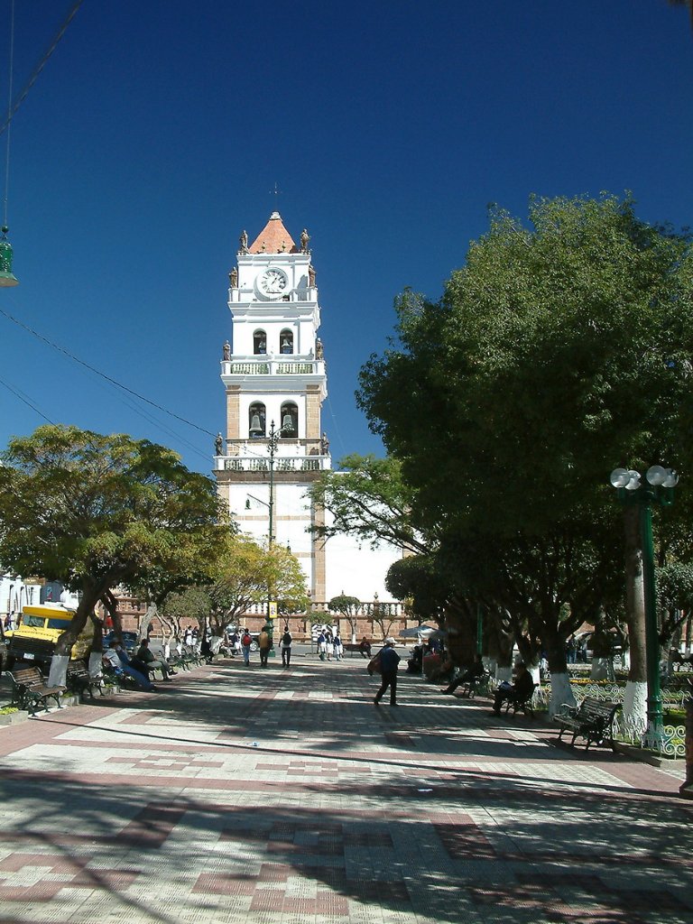 03-Plaza 25 de Mayo with the Catedral.jpg - Plaza 25 de Mayo with the Catedral